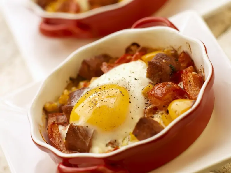 Paprika-Chorizo-Auflauf mit Spiegelei