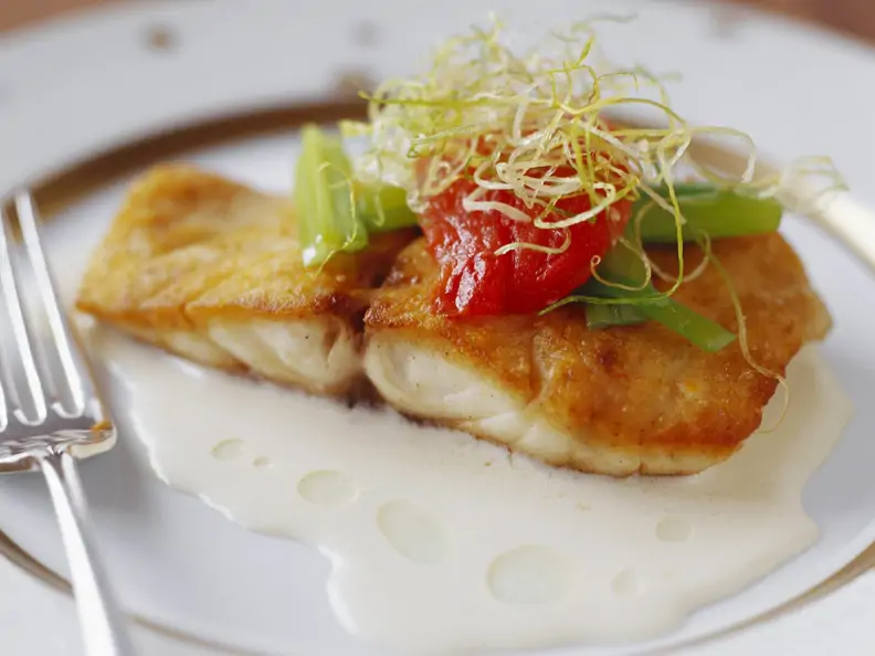 Gebratenes Fischfilet mit sahniger Soße