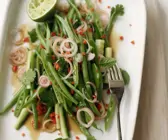 Salat von grünen Bohnen im Asia-Stil