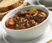 Zartes Rindergulasch