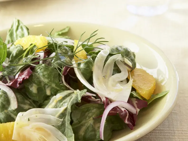 Bunter Salat mit Orange