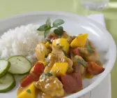Hähnchenragout mit Mango dazu Reis und Gurke