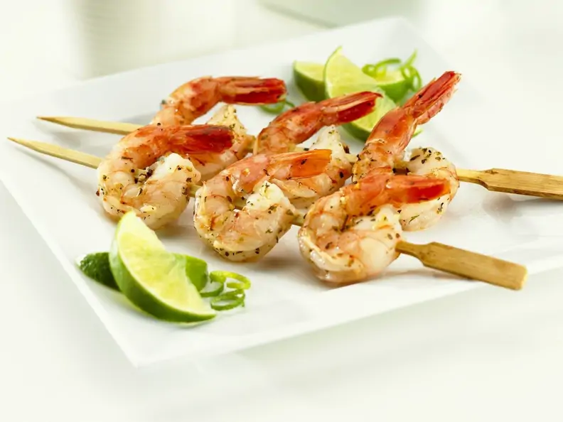 Shrimpsspieße mit Limette