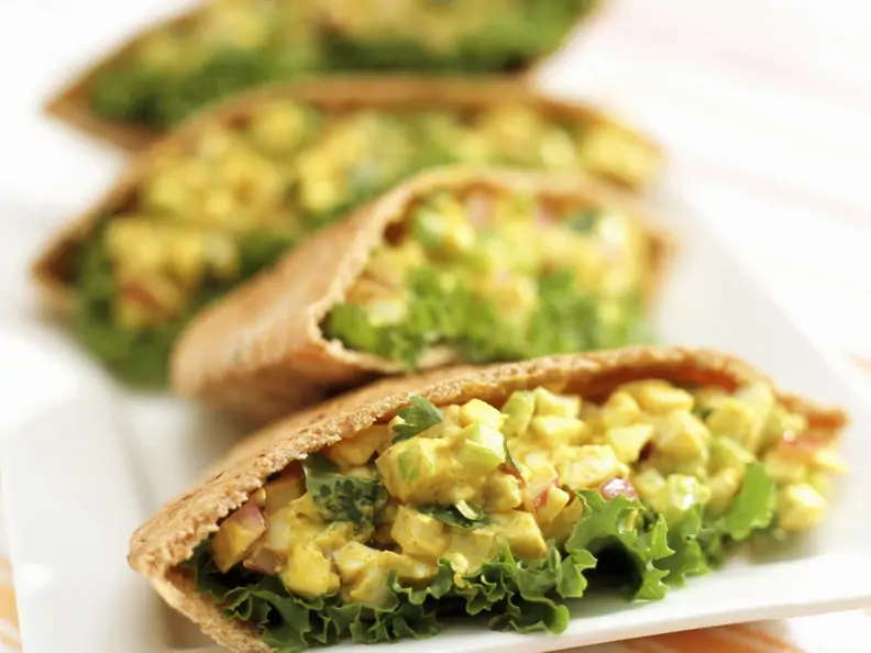 Pitataschen mit Eiersalat