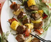 Grillspieße mit Gemüse und Rindfleisch
