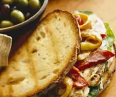 Röstbrot-Sandwich mit Paprika