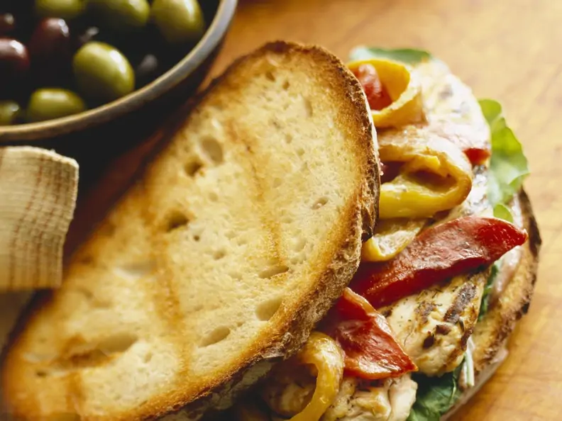 Röstbrot-Sandwich mit Paprika