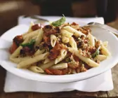 Pasta mit Schmortomaten und Basilikum
