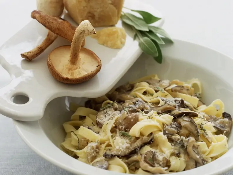 Pasta mit Shiitake, Salbei und Parmesankäse