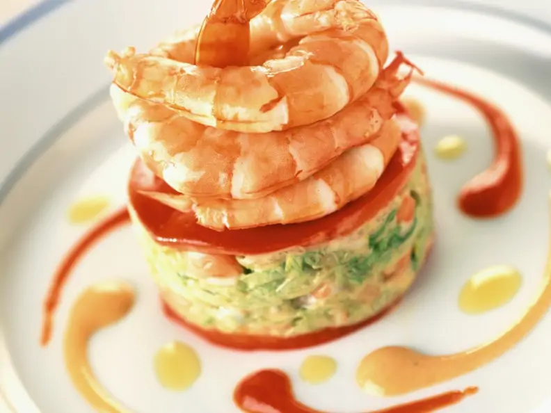 Krabbencocktail mit Salat und Paprika