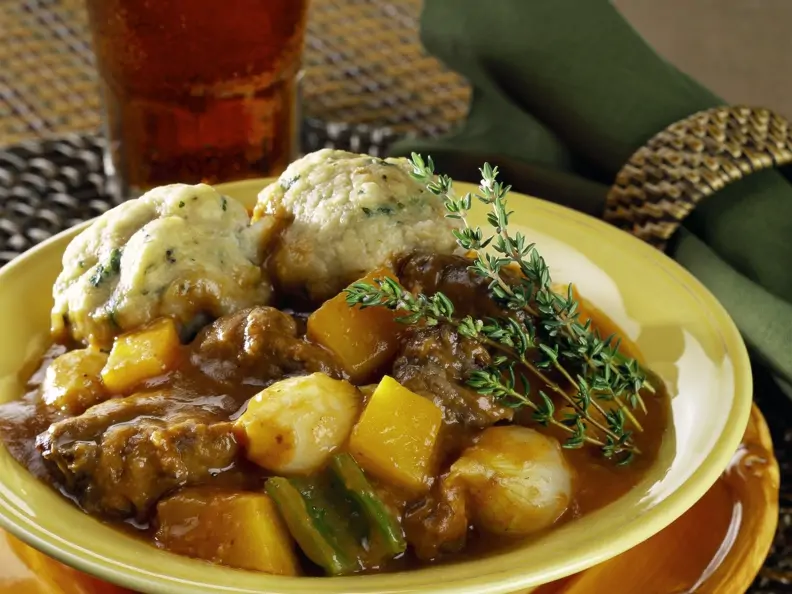 Rindfleischragout mit Semmelknödel