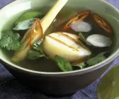 Scharfe Suppe mit Jakobsmuscheln und Zitronengras