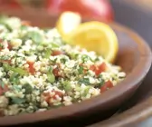 Bulgursalat mit Tomaten und Kräutern