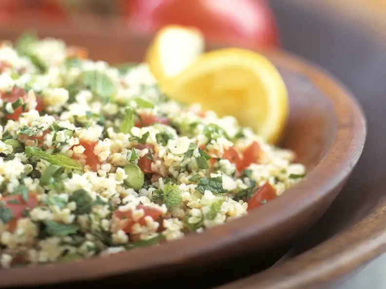 Bulgursalat mit Tomaten und Kräutern