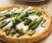Spargeltarte mit Ziegenkäse