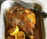 Würzige Lammkeule mit Zitrone