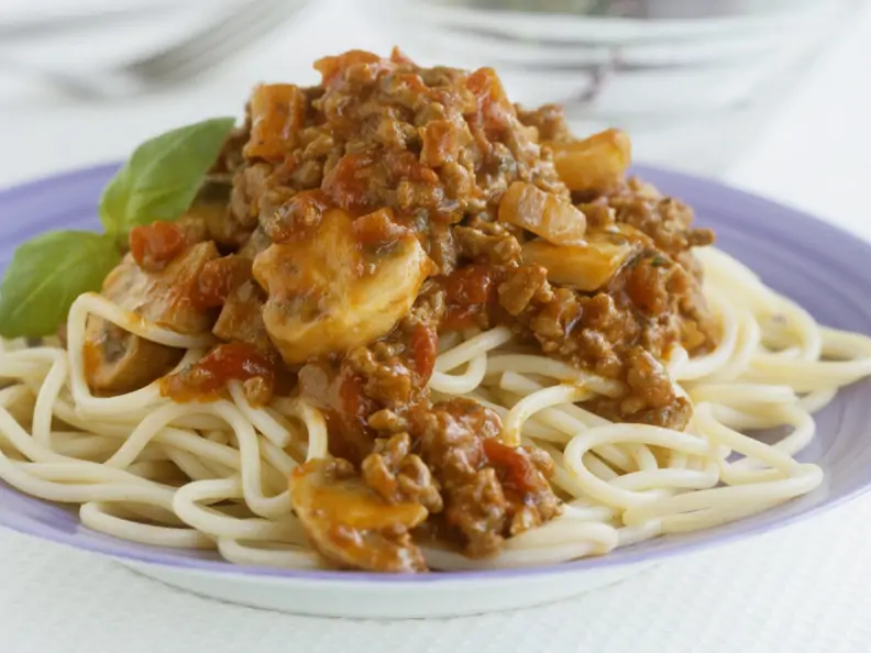 Spaghetti mit Hackfleisch-Champignon-Soße