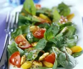 Geflügelsalat mit Rote-Bete-Blättern