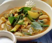 Mediterrane Gemüsesuppe mit Nudeln