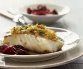Fischfilet mit Senf-Kartoffel-Haube und Rote-Bete-Gemüse