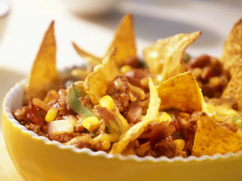 Würziger Hackfleisch-Bohnen-Auflauf mit Nachos