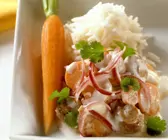 Pilzcurry mit Karotten und Zwiebeln dazu Reis