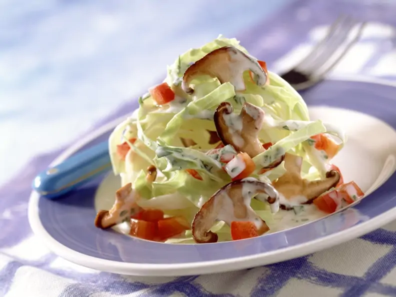 Spitzkohl-Shiitake-Salat