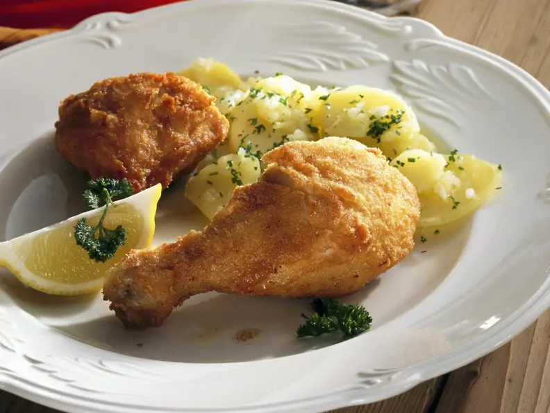 Backhendl auf Wiener Art mit Kartoffeln