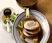 Rollbraten vom Schwein mit Bratensoße