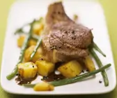 Lammchops mit Currykartoffeln und grünen Bohnen