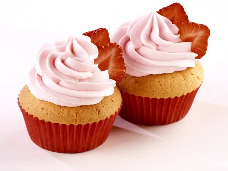 Cupcakes mit Erdbeersahne
