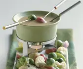 Käsefondue mit Obst und Gemüse