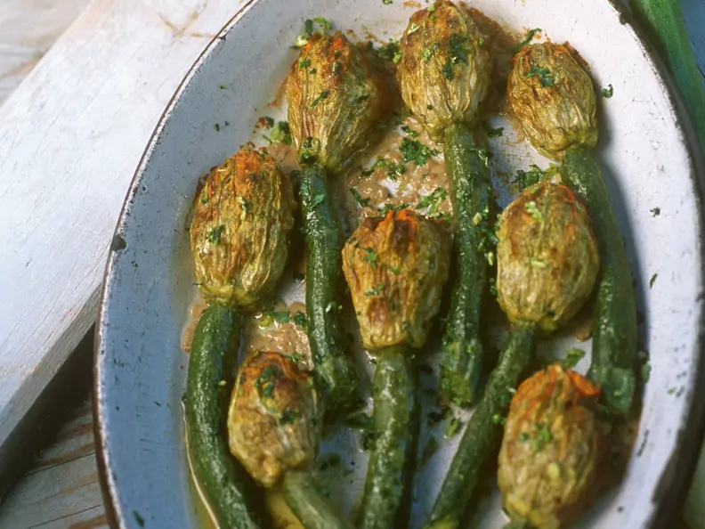 Zucchiniblüten mit Füllung