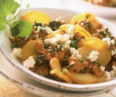 Bratkartoffelpfanne mit Hackfleisch und Feta