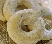 Haselnusskipferl