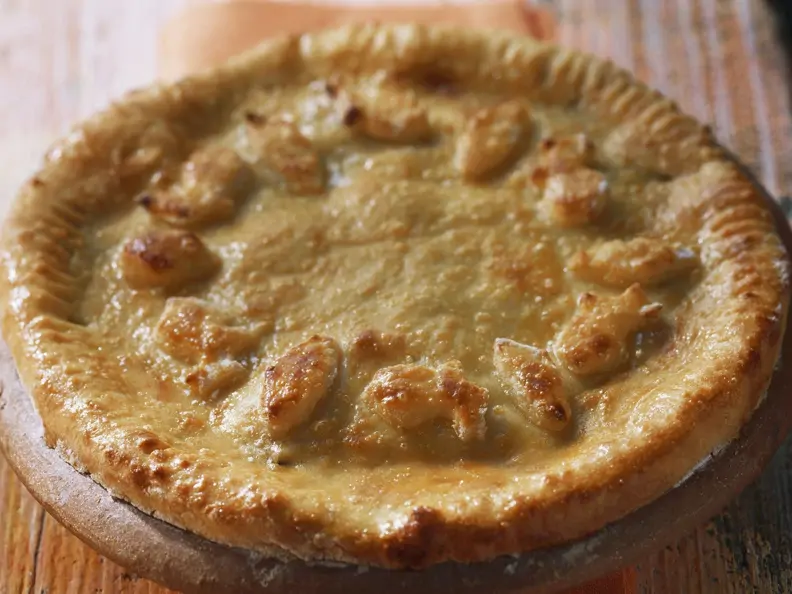Kartoffelpie mit Fleisch gefüllt