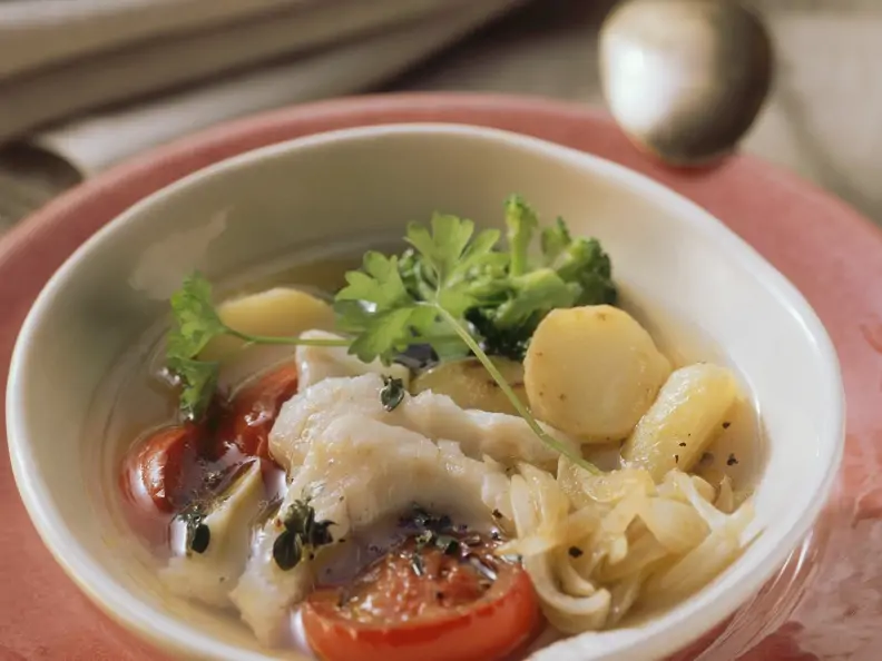 Zander in Gemüsesuppe
