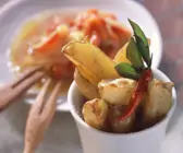 Kartoffelsticks mit Zwiebel-Paprika-Ragout