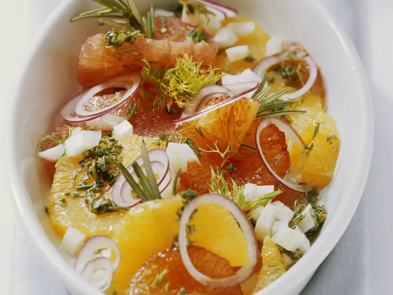 Fenchel-Orangen-Salat mit Zwiebeln und Kräutern