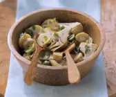 Kartoffel-Artischockensalat mit Champignons und Oliven