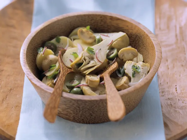 Kartoffel-Artischockensalat mit Champignons und Oliven