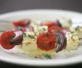 Gegrillte Käse-Tomaten-Spieße