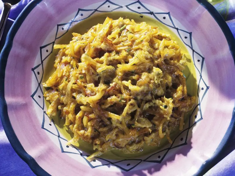 Stockfisch mit Zwiebeln, Ei und Kartoffeln