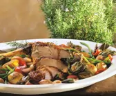 Geschmorter Lammbraten mit Gemüse