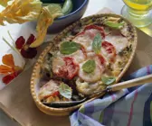 Hack-Gemüse-Gratin mit Tomaten und Mozzarella