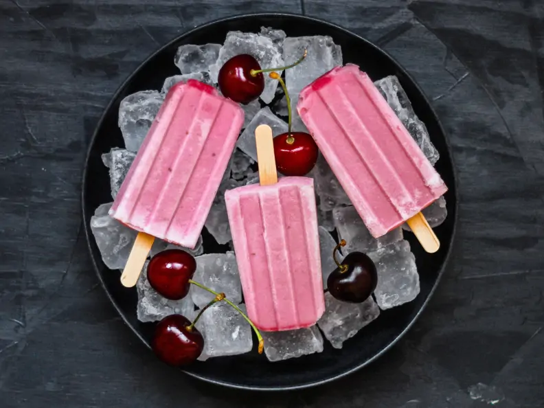 Kirsch-Joghurt-Popsicles