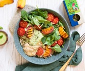 Sommer-Bowl mit gegrillten Pfirsichen und Hummus