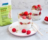 Himbeeren-Quark-Trifle mit Haferkleie-Crunchys