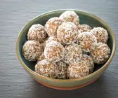 Vanille-Energy-Balls mit Kokoshülle