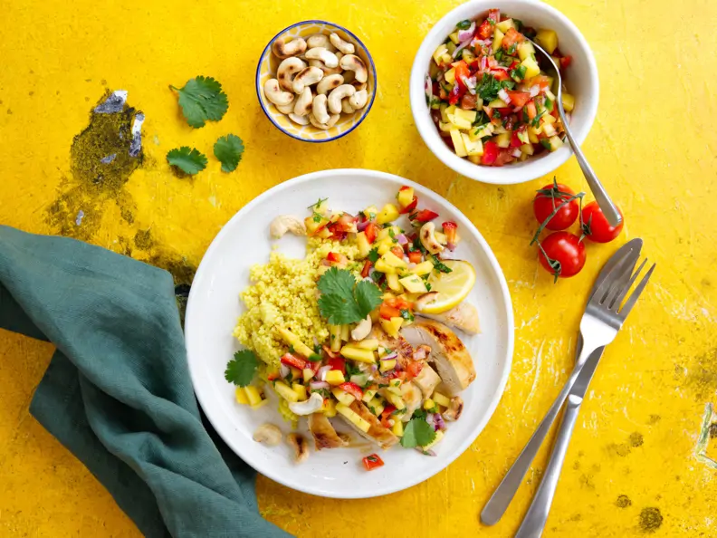 Hähnchenbrustfilet mit Paprika-Mango-Salsa und Hirse